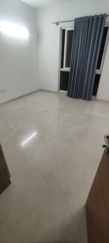 Room in 4 BHK Apartment at RMZ Latitude, Hebbal – for Rent
