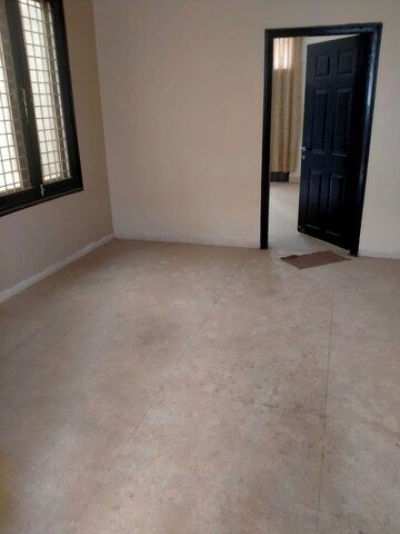 Room in 3 BHK Builder Floor at Mohit House, Sushant Lok I – for Rent