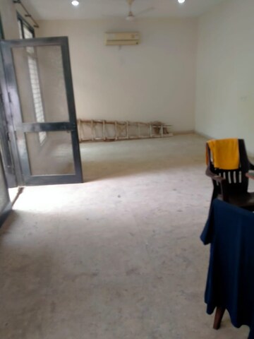 Room in 3 BHK Builder Floor at Mohit House, Sushant Lok I – for Rent