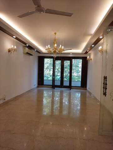 Room in 3 BHK Builder Floor at Defence Colony – for Rent