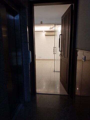 Room in 3 BHK Builder Floor at Defence Colony – for Rent