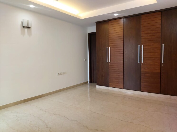Room, defence colony 3 Bedroom 325 Sq.Yd. Builder Floor In Defence Colony Delhi 8954989