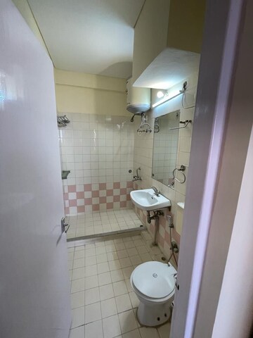 Bathroom in 3 BHK Builder Floor at DLF Ridgewood Estate, Dlf Phase iv – for Rent