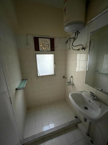 Bathroom in 3 BHK Builder Floor at DLF Ridgewood Estate, Dlf Phase iv – for Rent