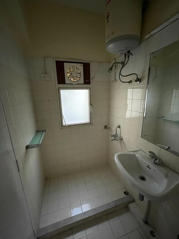 Bathroom, dlf-ridgewood-estate 3 Bedroom 1614 Sq.Ft. Builder Floor In Dlf Phase iv Gurgaon 8954999