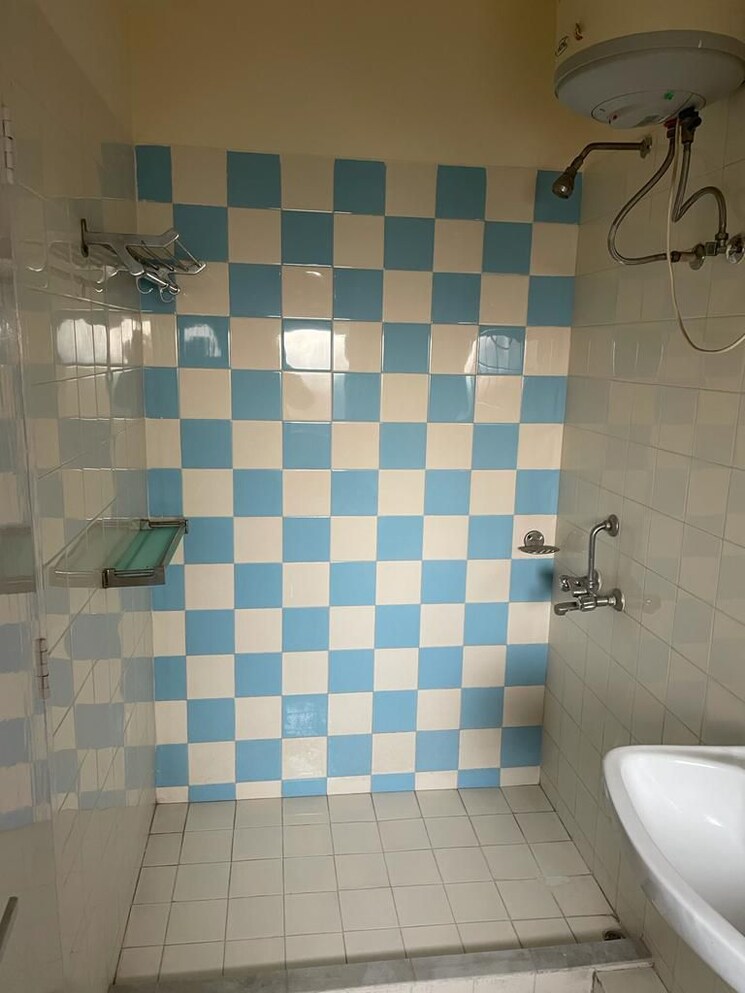 Bathroom, dlf-ridgewood-estate 3 Bedroom 1614 Sq.Ft. Builder Floor In Dlf Phase iv Gurgaon 8954999