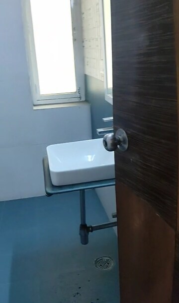 Bathroom in 2.5 BHK Apartment at Vasant Apartment Mayur Vihar, Mayur Vihar 1 – for Rent