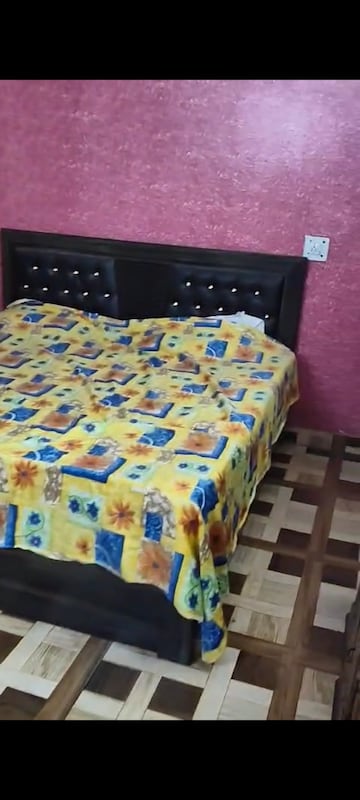 Bedroom in 2.5 BHK Apartment at Vasant Apartment Mayur Vihar, Mayur Vihar 1 – for Rent