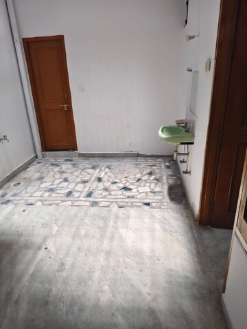 Bedroom in 3 BHK Independent House at Gomti Nagar – for Rent