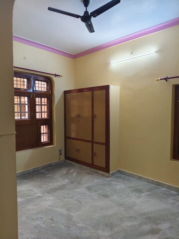 Room in 3 BHK Independent House at Gomti Nagar – for Rent