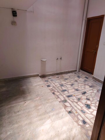 Room in 3 BHK Independent House at Gomti Nagar – for Rent
