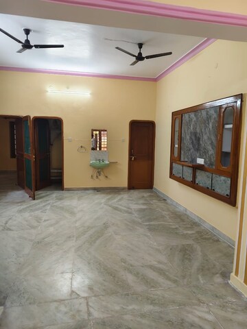 Room in 3 BHK Independent House at Gomti Nagar – for Rent