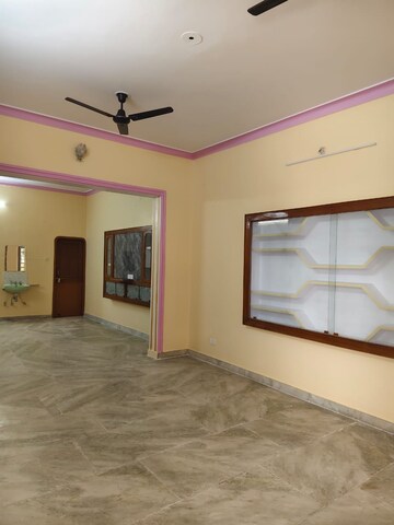 Room in 3 BHK Independent House at Gomti Nagar – for Rent