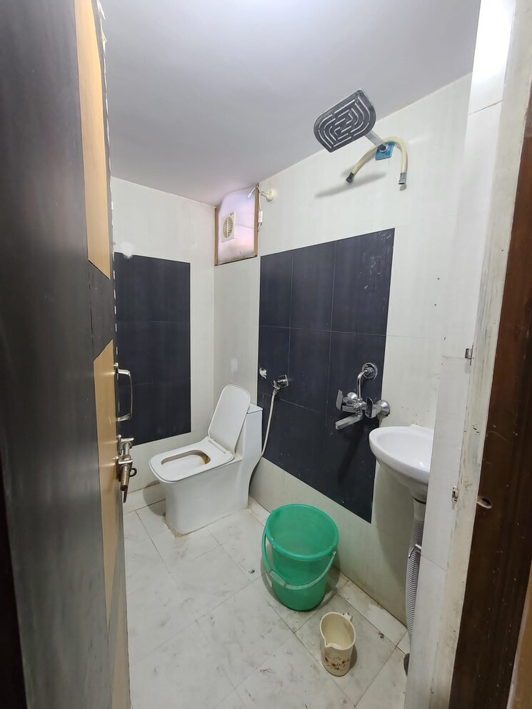 Bathroom, sanath nagar 6+ Bedroom 3000 Sq.Ft. Independent House In Sanath Nagar Hyderabad 8955017
