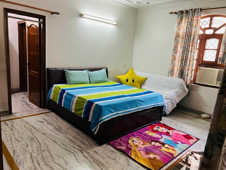 Bedroom, sector 30 5 Bedroom 305 Sq.Mt. Villa In Sector 30 Noida 8955052