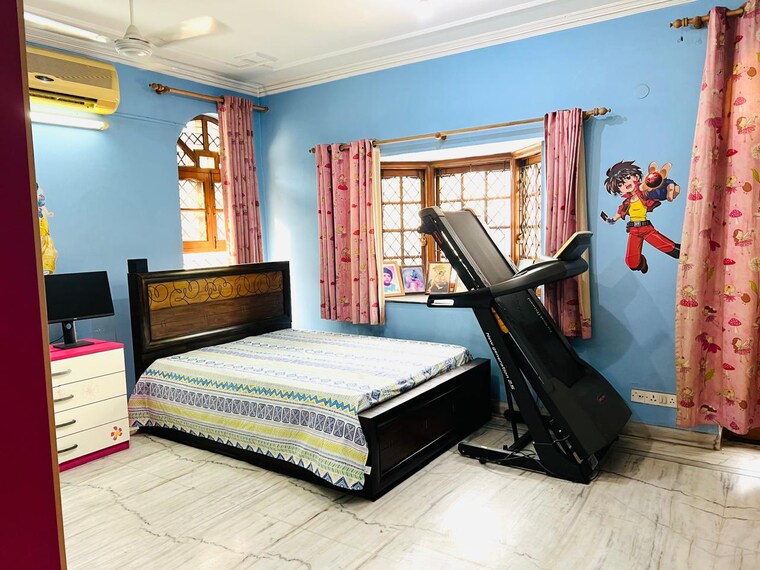 Living Room, sector 30 5 Bedroom 305 Sq.Mt. Villa In Sector 30 Noida 8955052