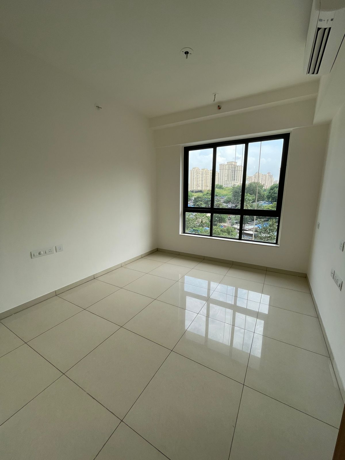 3 BHK + Pooja Room,Servant Room Apartment For Sale in Shapoorji Pallonji Vicinia