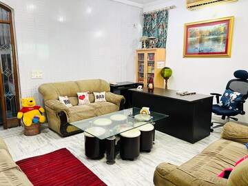 Team Area in 6 BHK Independent House at Sector 30 – for Sale