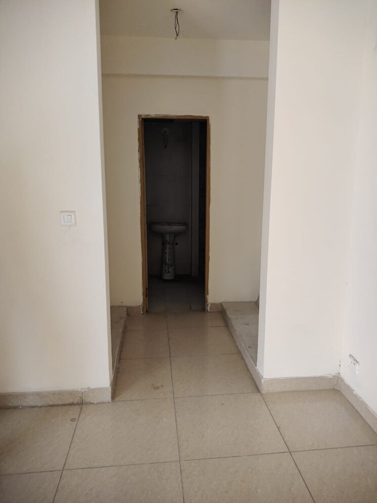 Room, sector 19b dwarka 3 Bedroom 1900 Sq.Ft. Apartment In Sector 19b Dwarka Delhi 8955126