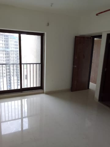 Room in 1 BHK Apartment at Parinee Essence, Kandivali West – for Rent