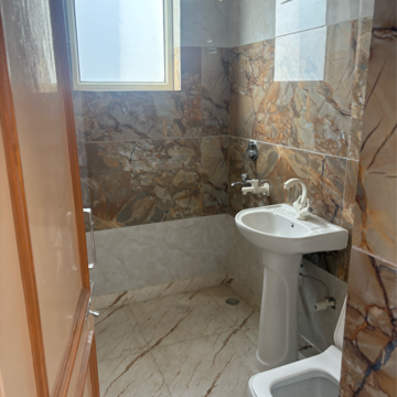 Bathroom in 3 BHK Builder Floor at Ashoka Enclave Faridabad, Ashoka Enclave – for Rent