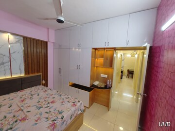 Room in 3 BHK Apartment at Godrej Seven, Joka – for Rent