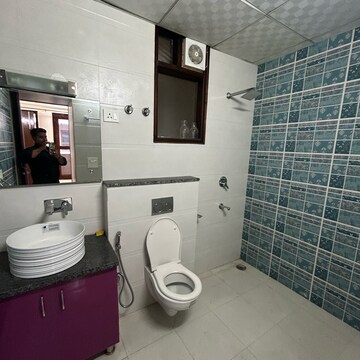 Bathroom in 1 BHK Villa at Sector 21 – for Rent