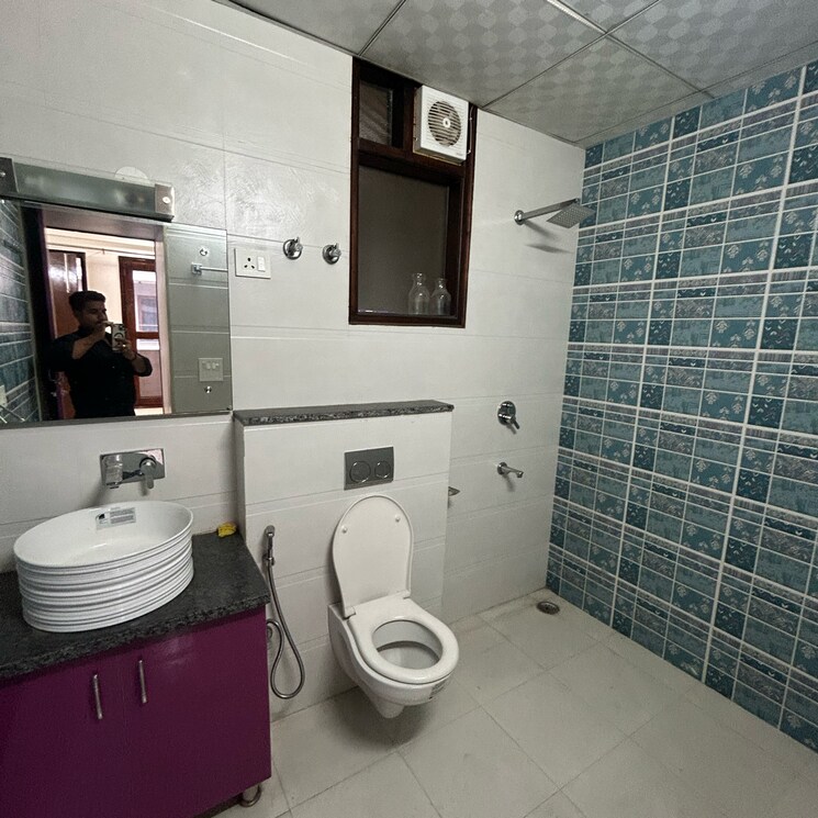 Bathroom, sector 21 1 Bedroom 1000 Sq.Ft. Villa In Sector 21 Gurgaon 8955245
