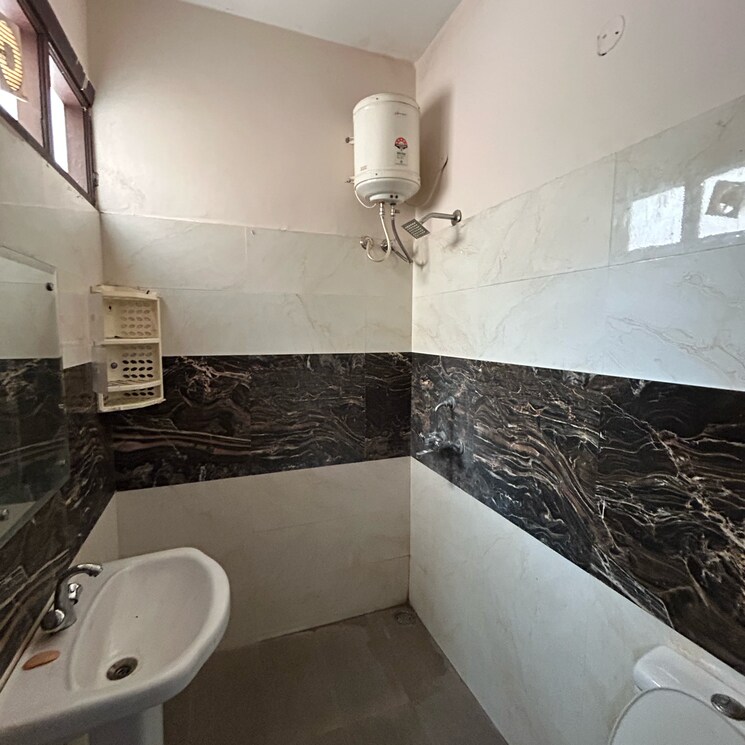 Bathroom, kharar landran road 2 Bedroom 1000 Sq.Ft. Apartment In Kharar Landran Road Mohali 8955331