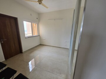 Room in 4 BHK Apartment at Prestige Waterford, Whitefield – for Rent