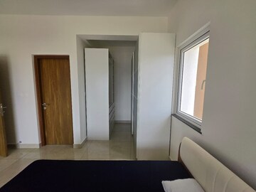 Room in 4 BHK Apartment at Prestige Waterford, Whitefield – for Rent