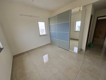Room in 4 BHK Apartment at Prestige Waterford, Whitefield – for Rent