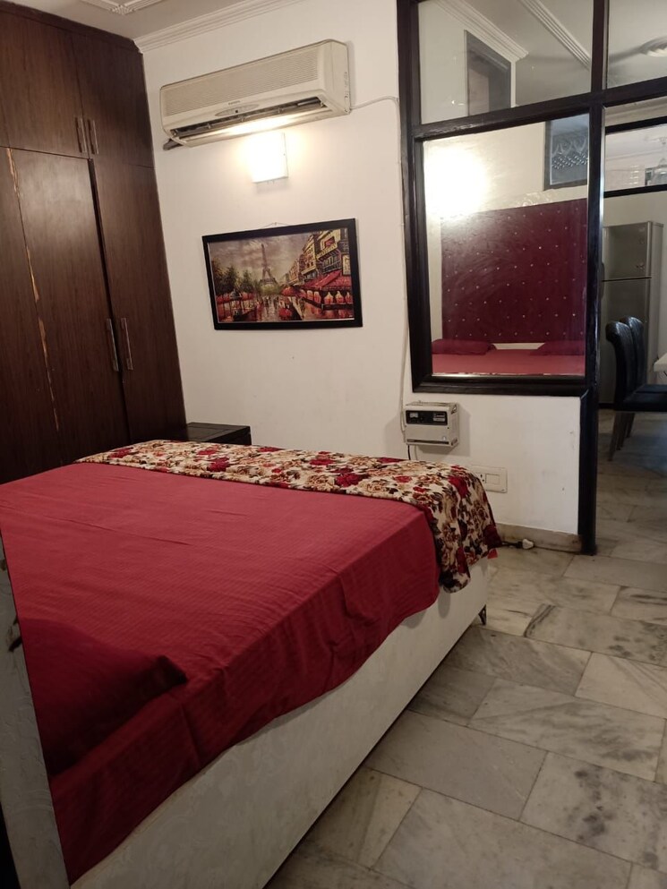 Bedroom, veera-safdarjung-enclave 3 Bedroom 200 Sq.Ft. Apartment In Safdarjung Enclave Delhi 8955432