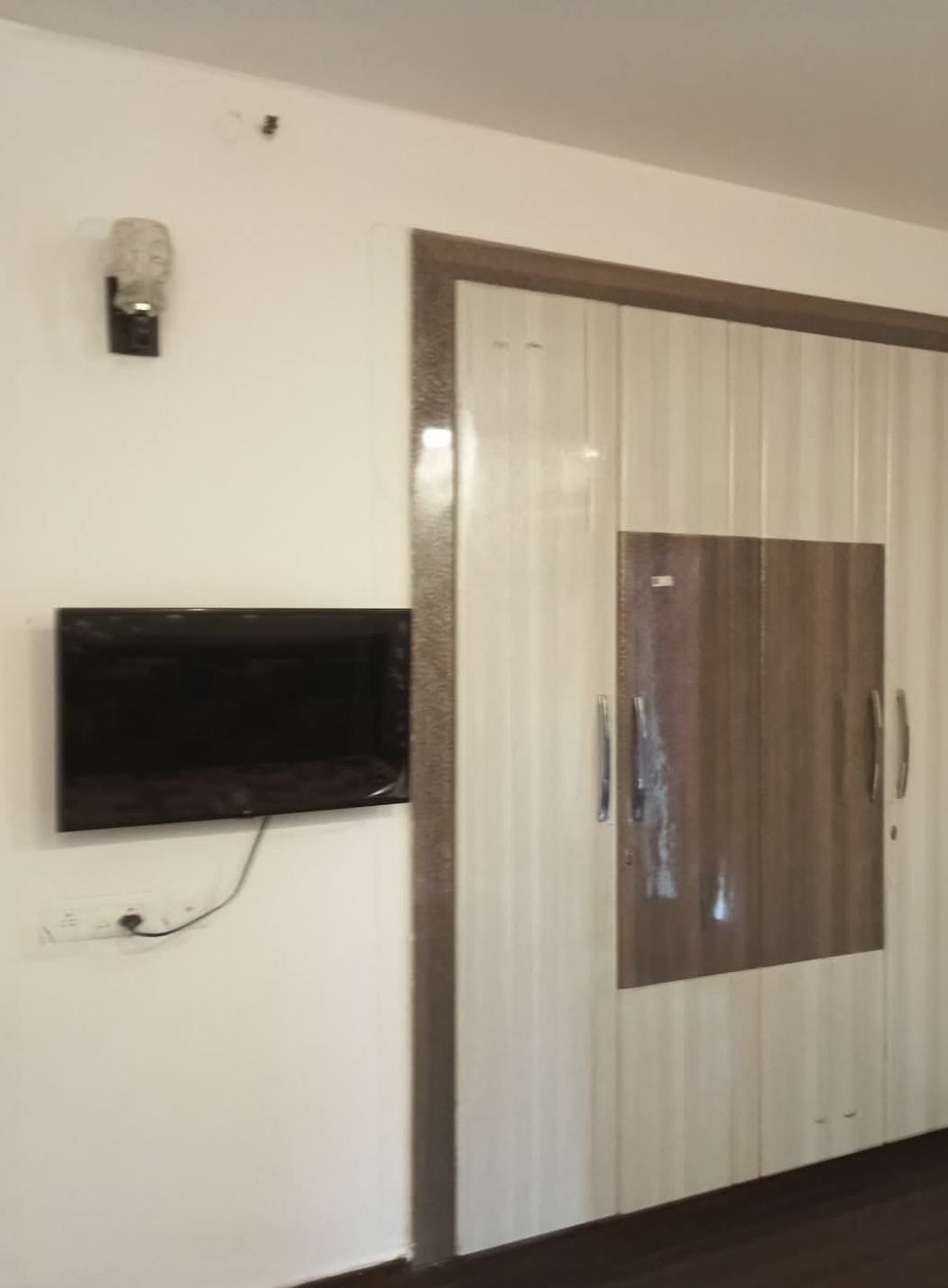 2 BHK Apartment For Rent in Shri Radha Sky Gardens