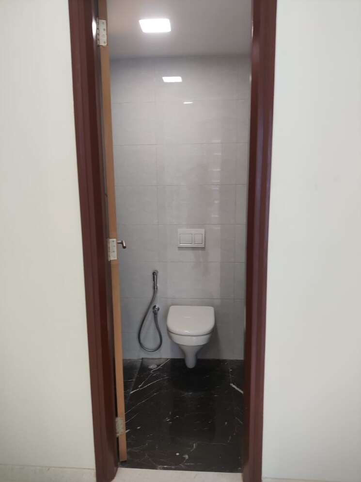 Bathroom, ekta-tripolis 2 Bedroom 775 Sq.Ft. Apartment In Goregaon West Mumbai 8955449