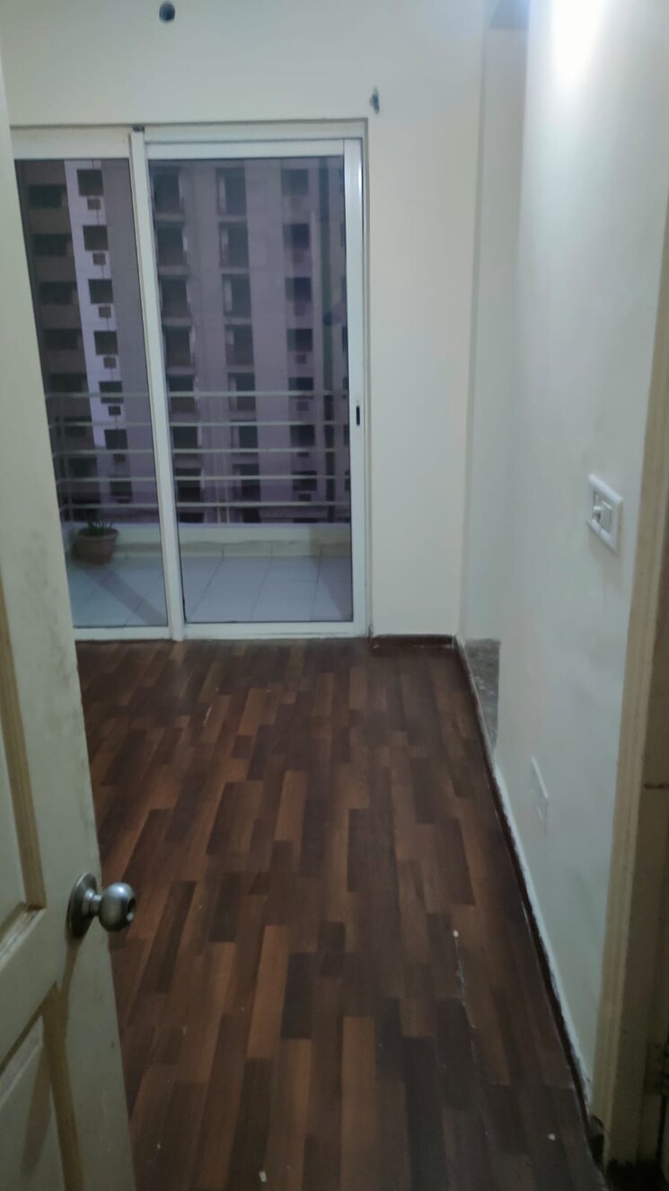 undefined, paras-seasons 2 Bedroom 985 Sq.Ft. Apartment In Sector 168 Noida 8955452