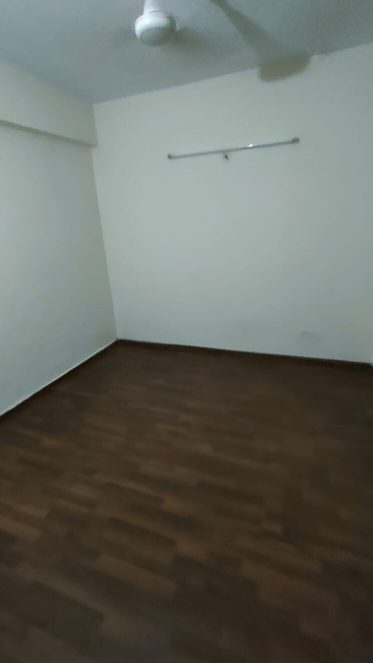 Room, paras-seasons 2 Bedroom 985 Sq.Ft. Apartment In Sector 168 Noida 8955461