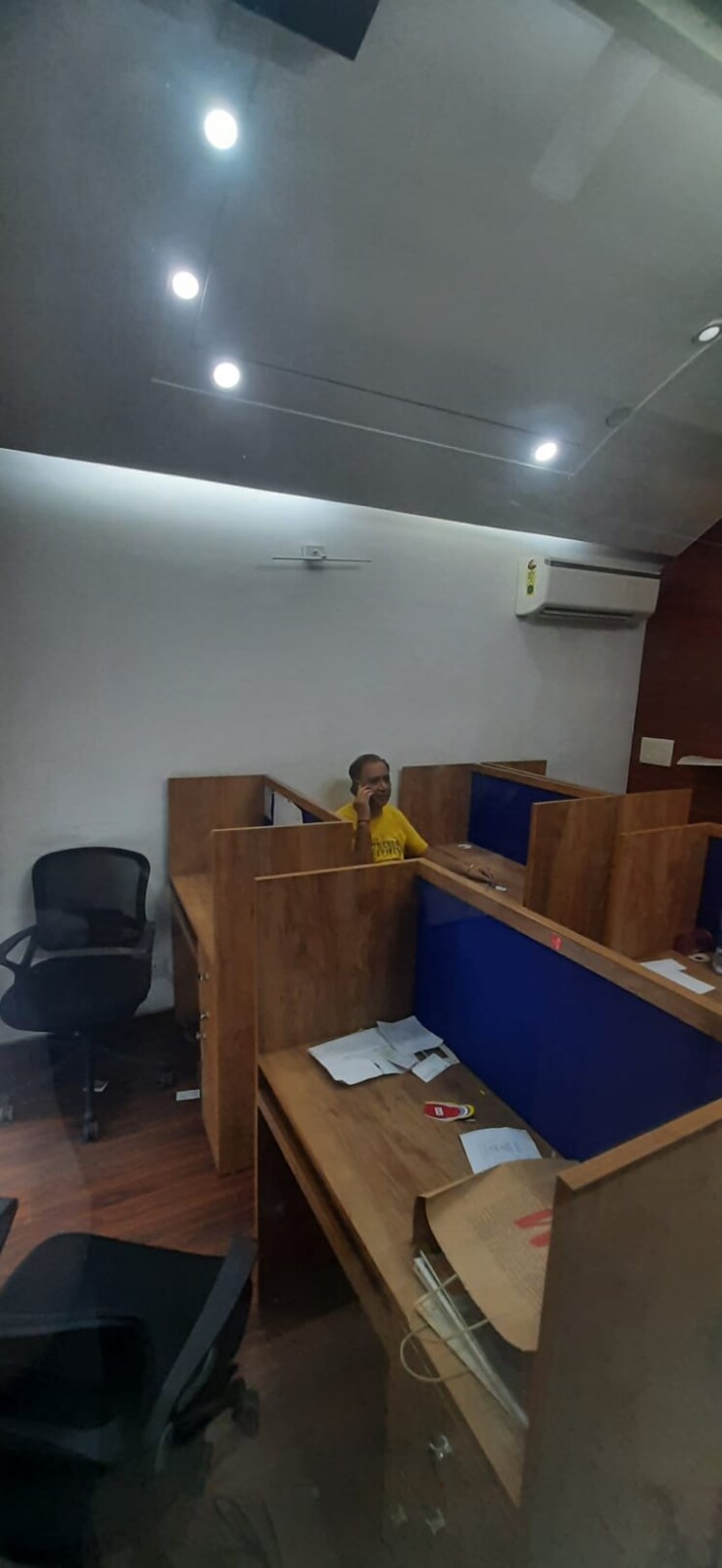 Team Area, netaji subhash place Commercial Office Space 549 Sq.Ft. In Netaji Subhash Place Delhi 8955475