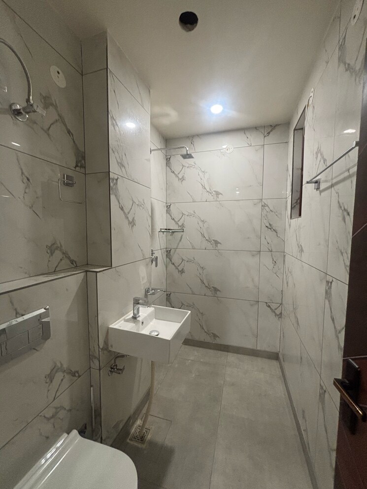 Bathroom, uttam nagar 3 Bedroom 1150 Sq.Ft. Builder Floor In Uttam Nagar Delhi 8955599