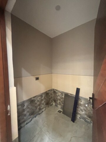 Attached Bathroom in 3 BHK Builder Floor at Uttam Nagar – for Rent