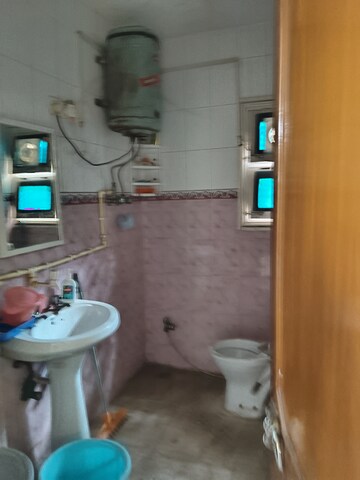 Bathroom in 2 BHK Apartment at Sarita Vihar – for Rent