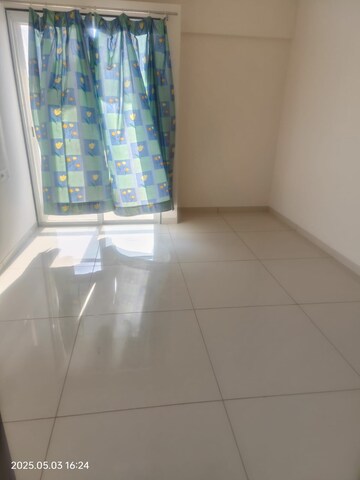 Room in 2 BHK Apartment at Yashwin Orrizonte, Kharadi – for Rent