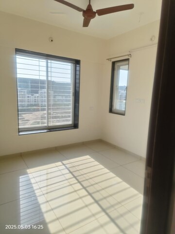 Room in 2 BHK Apartment at Yashwin Orrizonte, Kharadi – for Rent
