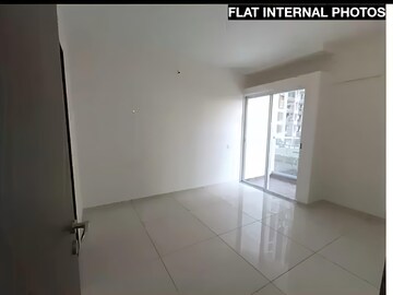 Room in 2 BHK Apartment at Yashwin Orrizonte, Kharadi – for Rent