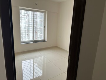 Room in 2 BHK Apartment at Yashwin Orrizonte, Kharadi – for Rent