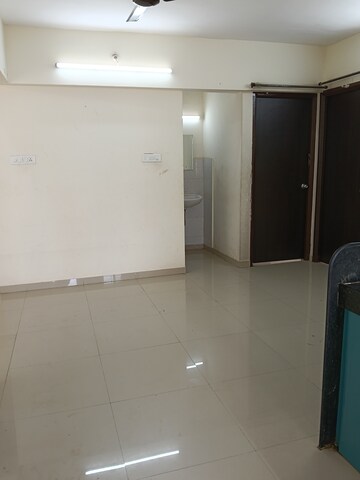 Room in 3 BHK Apartment at Supertech Defence Colony Phase IV, Wagholi – for Rent