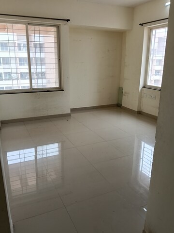 Room in 3 BHK Apartment at Supertech Defence Colony Phase IV, Wagholi – for Rent