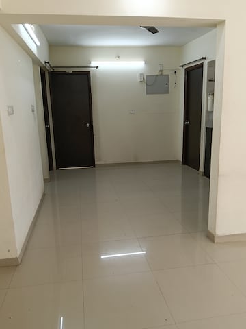 Room in 3 BHK Apartment at Supertech Defence Colony Phase IV, Wagholi – for Rent