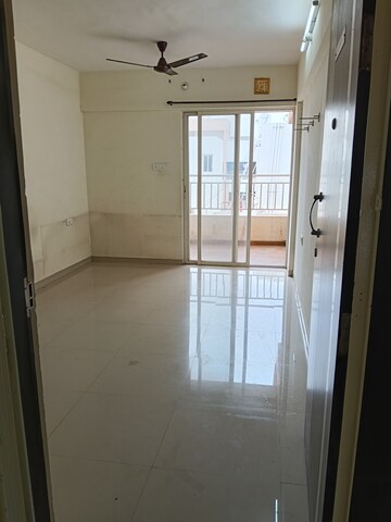 Room in 3 BHK Apartment at Supertech Defence Colony Phase IV, Wagholi – for Rent