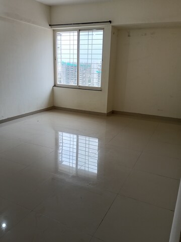 Room in 3 BHK Apartment at Supertech Defence Colony Phase IV, Wagholi – for Rent